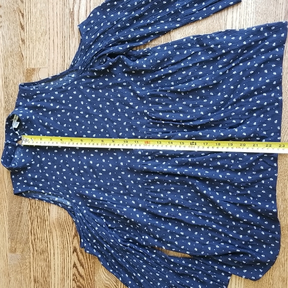 (M) American Eagle Bell Sleeve Viscose Top ❤ Shoulder & Back Cutouts ❤ - Picture 5 of 10